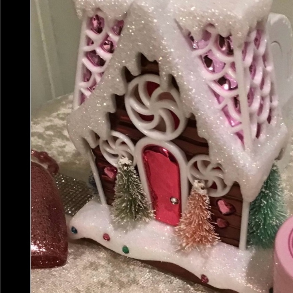 Bath and body workFestive Gingerbread House Decoration with Pink Accents plug in